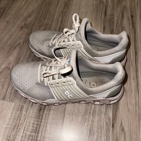 On Running Light Gray Athletic Shoes - Picture 7 of 10